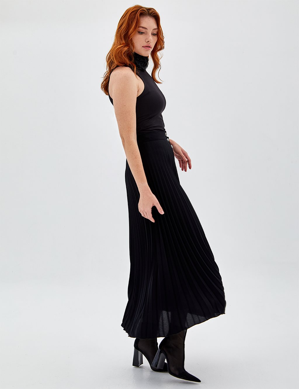 Button Closure Pleat Skirt Black