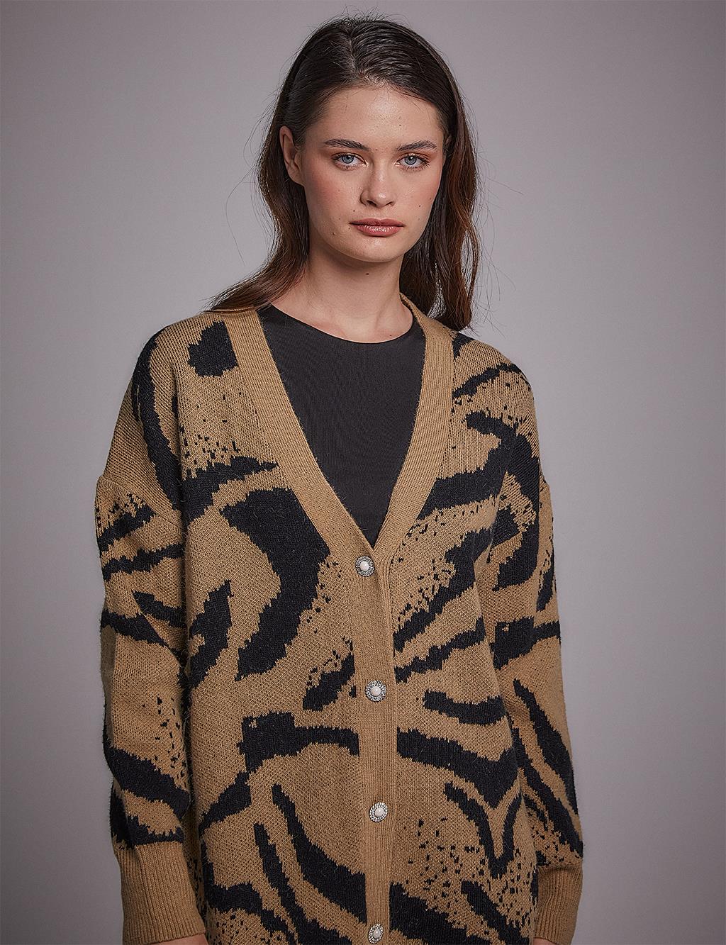 Exclusive Abstract Pattern Knitwear Cardigan Black-Beige