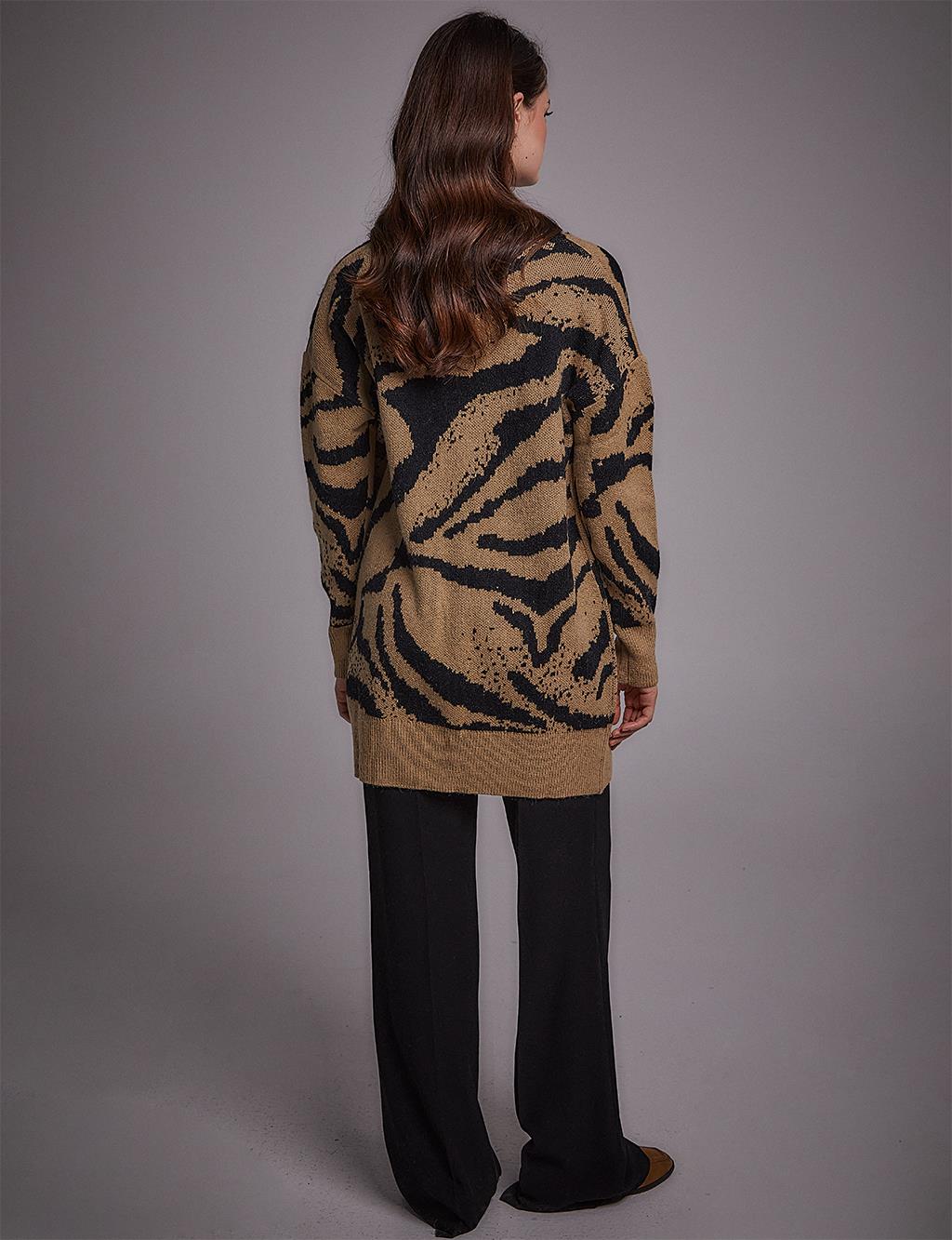 Exclusive Abstract Pattern Knitwear Cardigan Black-Beige