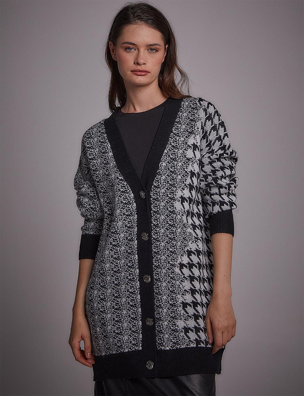 Exclusive Cardigan Black White