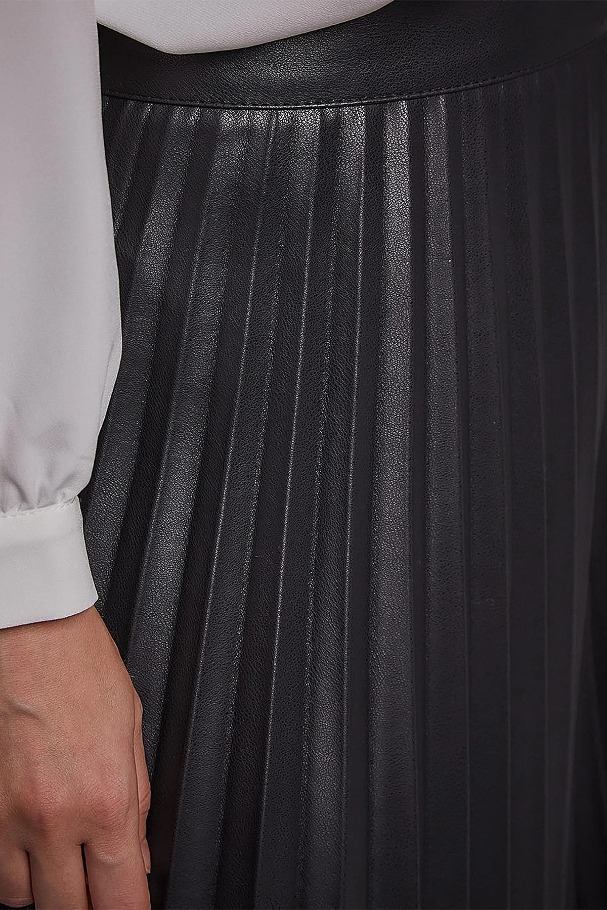 Faux Leather Pleated Skirt Black 