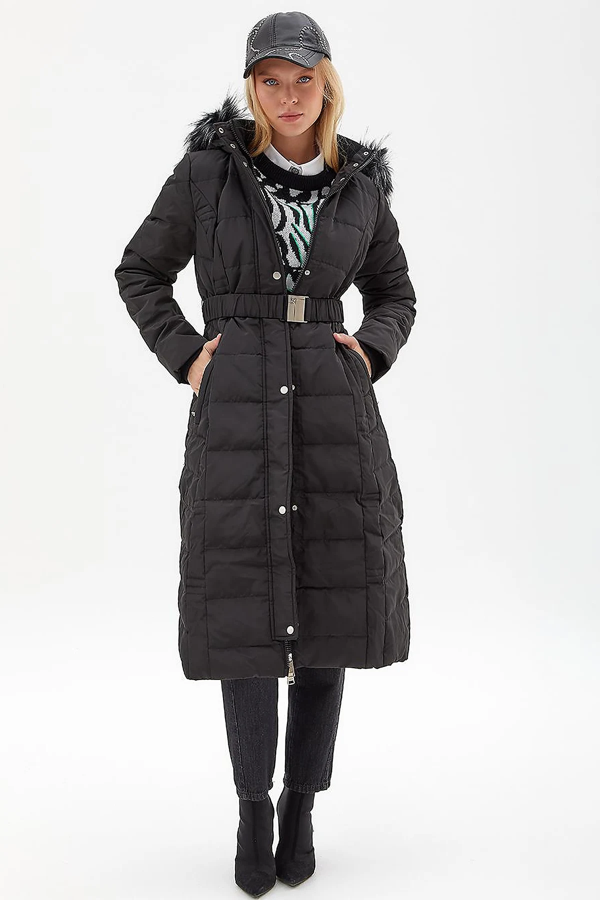 Down Coat With Belt Black