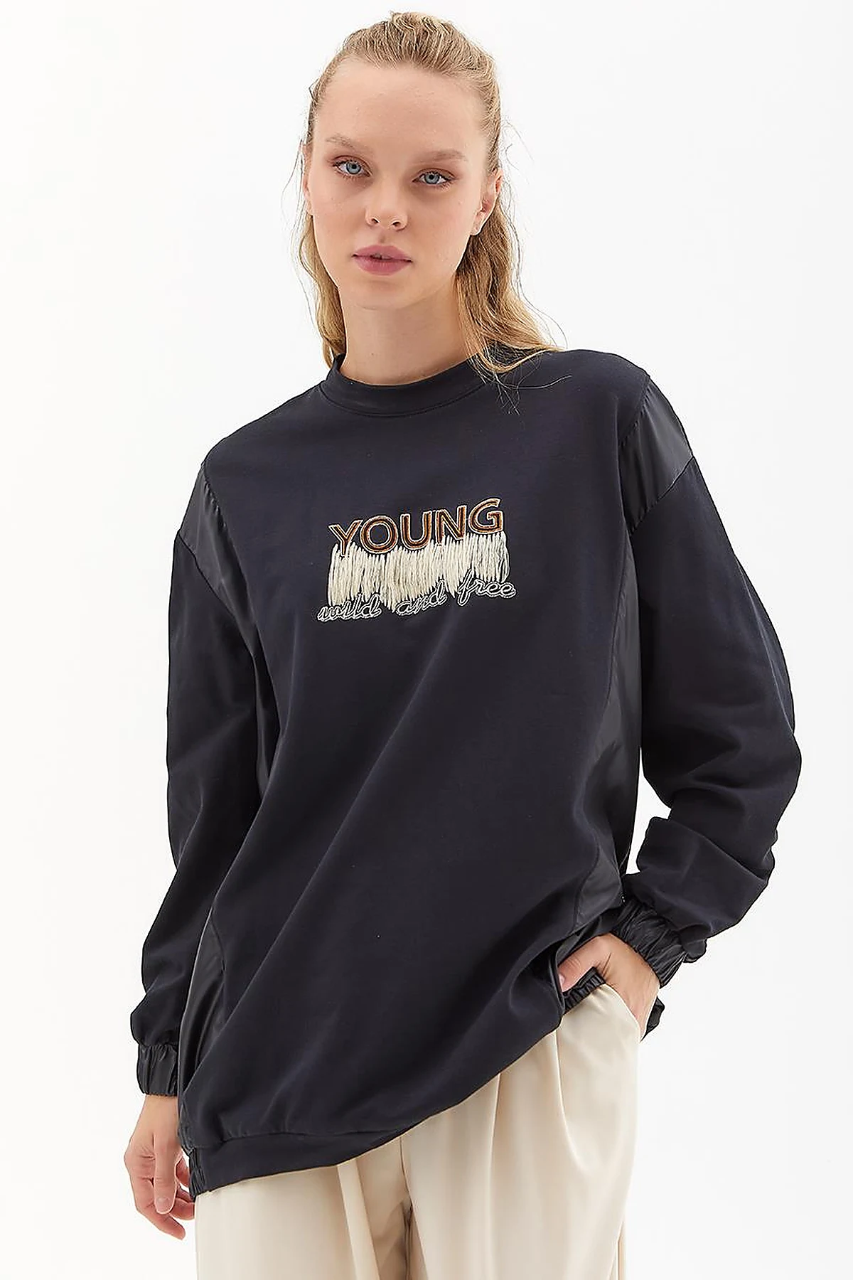 Slogan Embroidered Sweatshirt Black