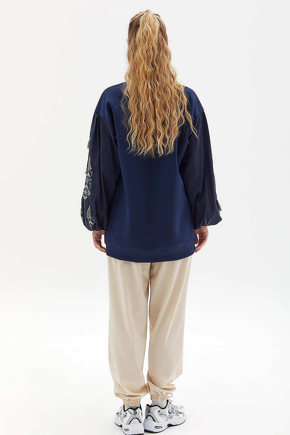 Etamine Embroidered Balloon Sleeve Sweatshirt Navy Blue