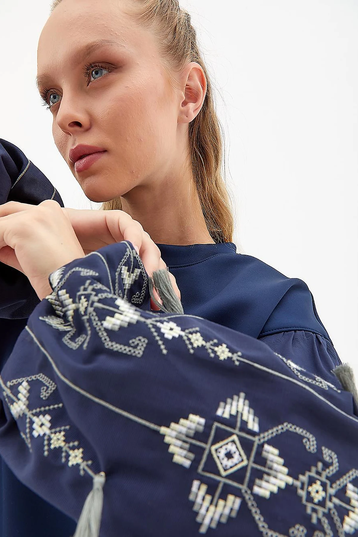 Etamine Embroidered Balloon Sleeve Sweatshirt Navy Blue