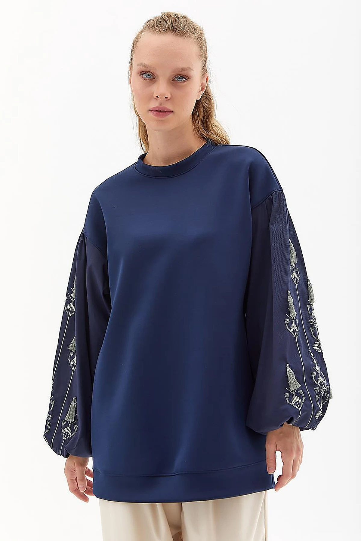 Etamine Embroidered Balloon Sleeve Sweatshirt Navy Blue
