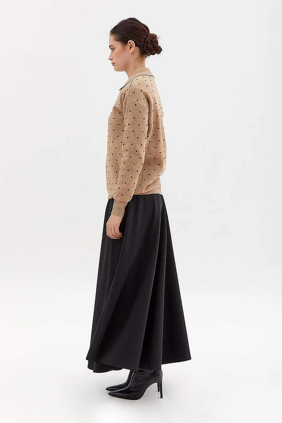 Polka Dot Bead Embroidered Knitwear Sweater Beige Navy Blue
