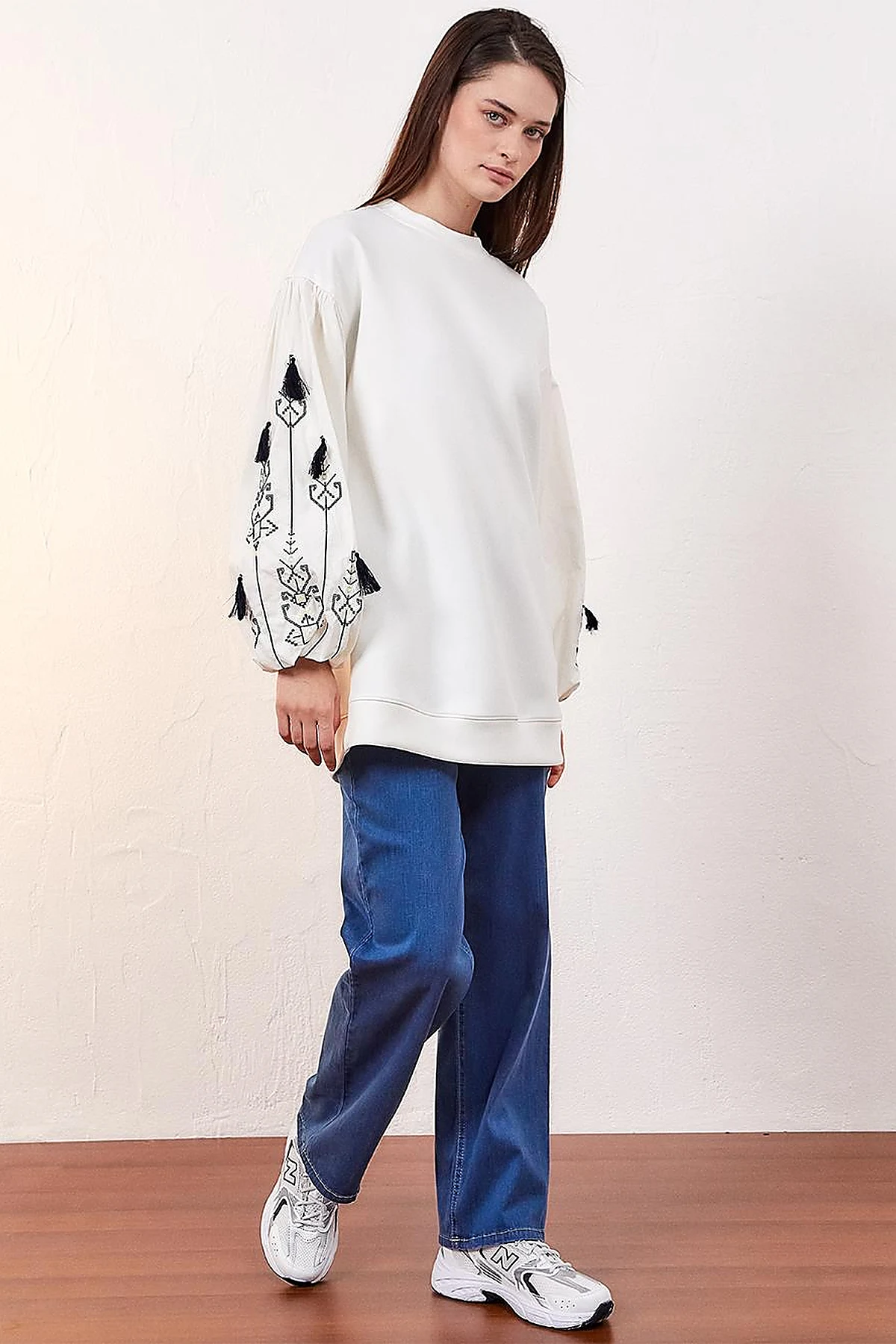 Etamine Embroidered Balloon Sleeve Sweatshirt Optical White