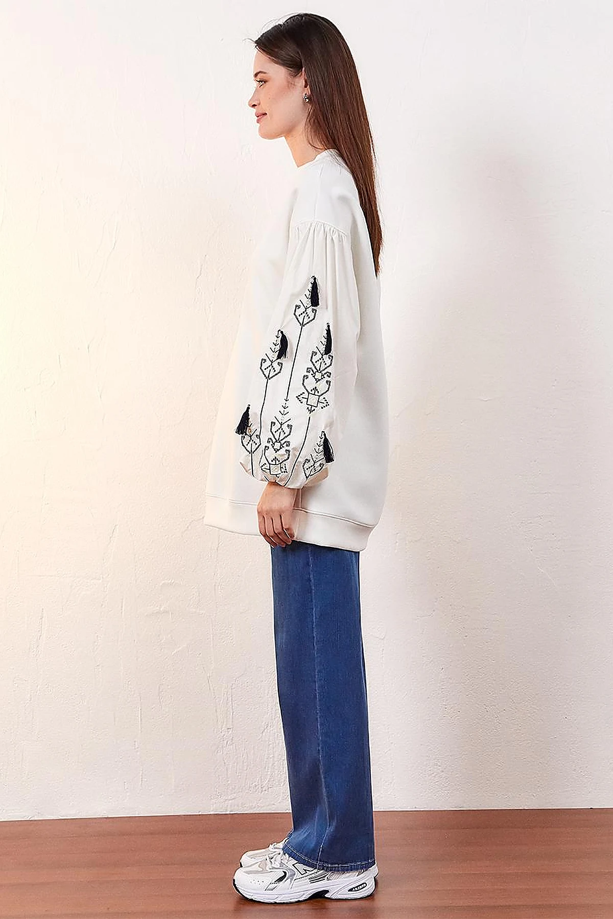 Etamine Embroidered Balloon Sleeve Sweatshirt Optical White