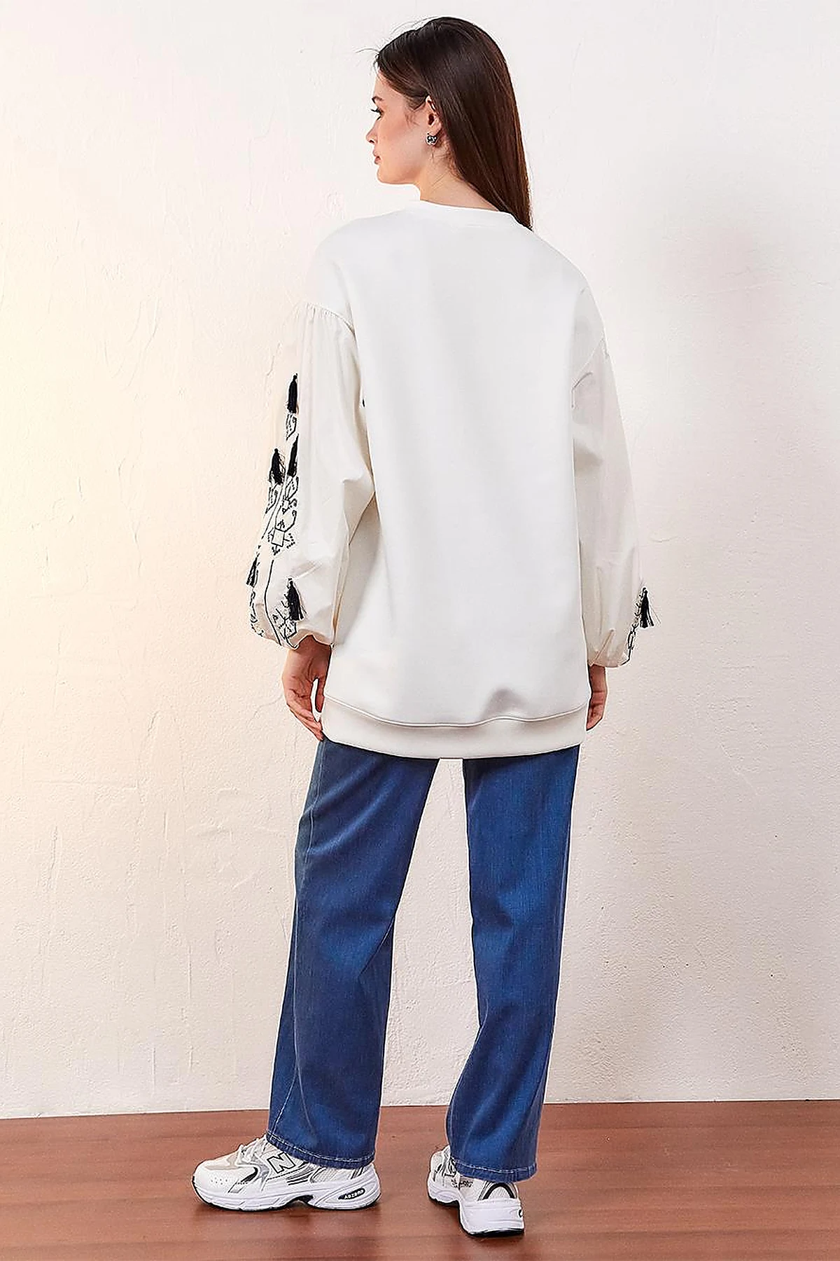 Etamine Embroidered Balloon Sleeve Sweatshirt Optical White