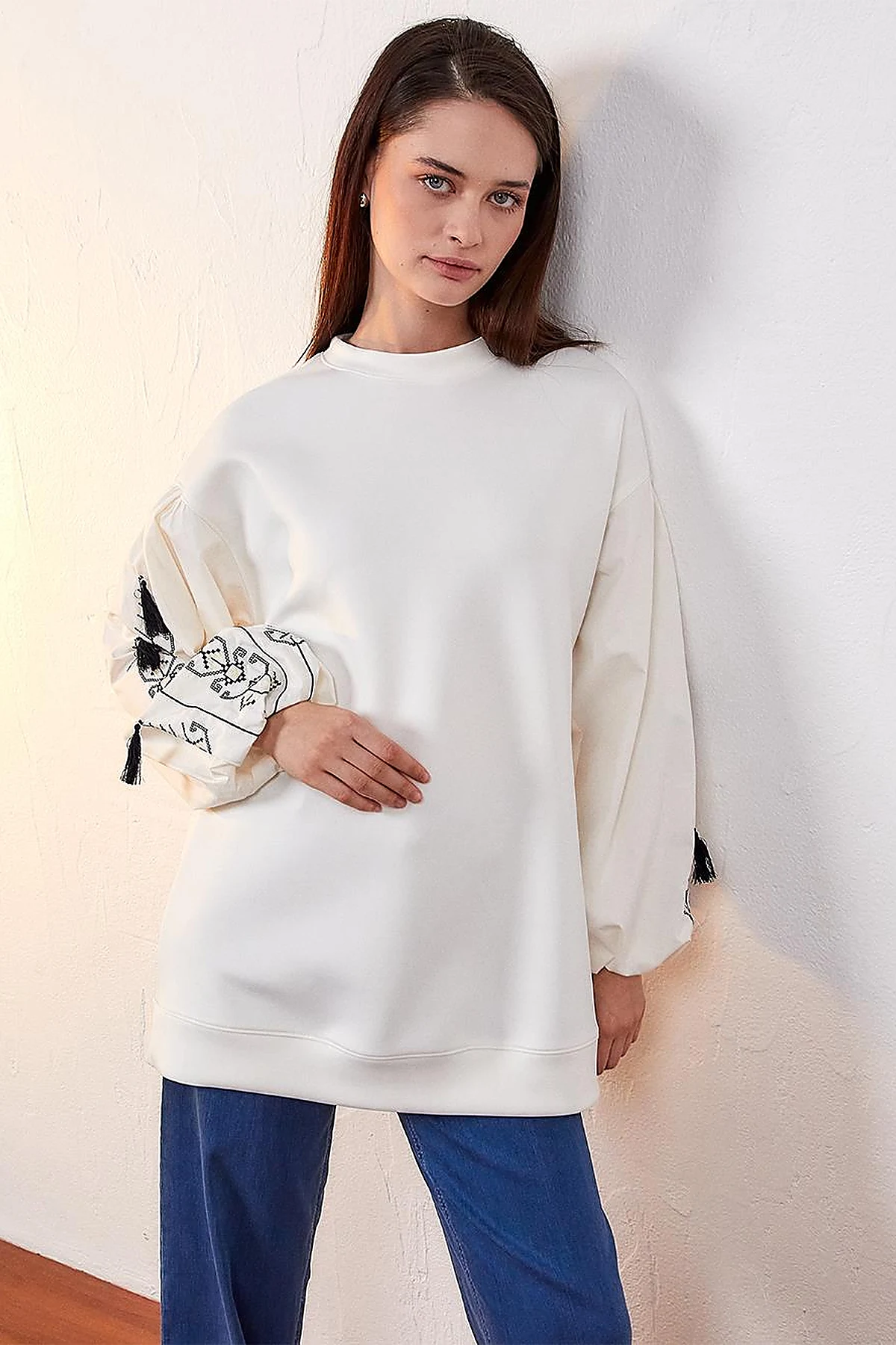 Etamine Embroidered Balloon Sleeve Sweatshirt Optical White
