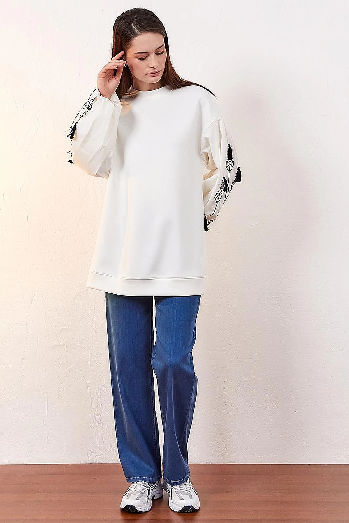 Etamine Embroidered Balloon Sleeve Sweatshirt Optical White