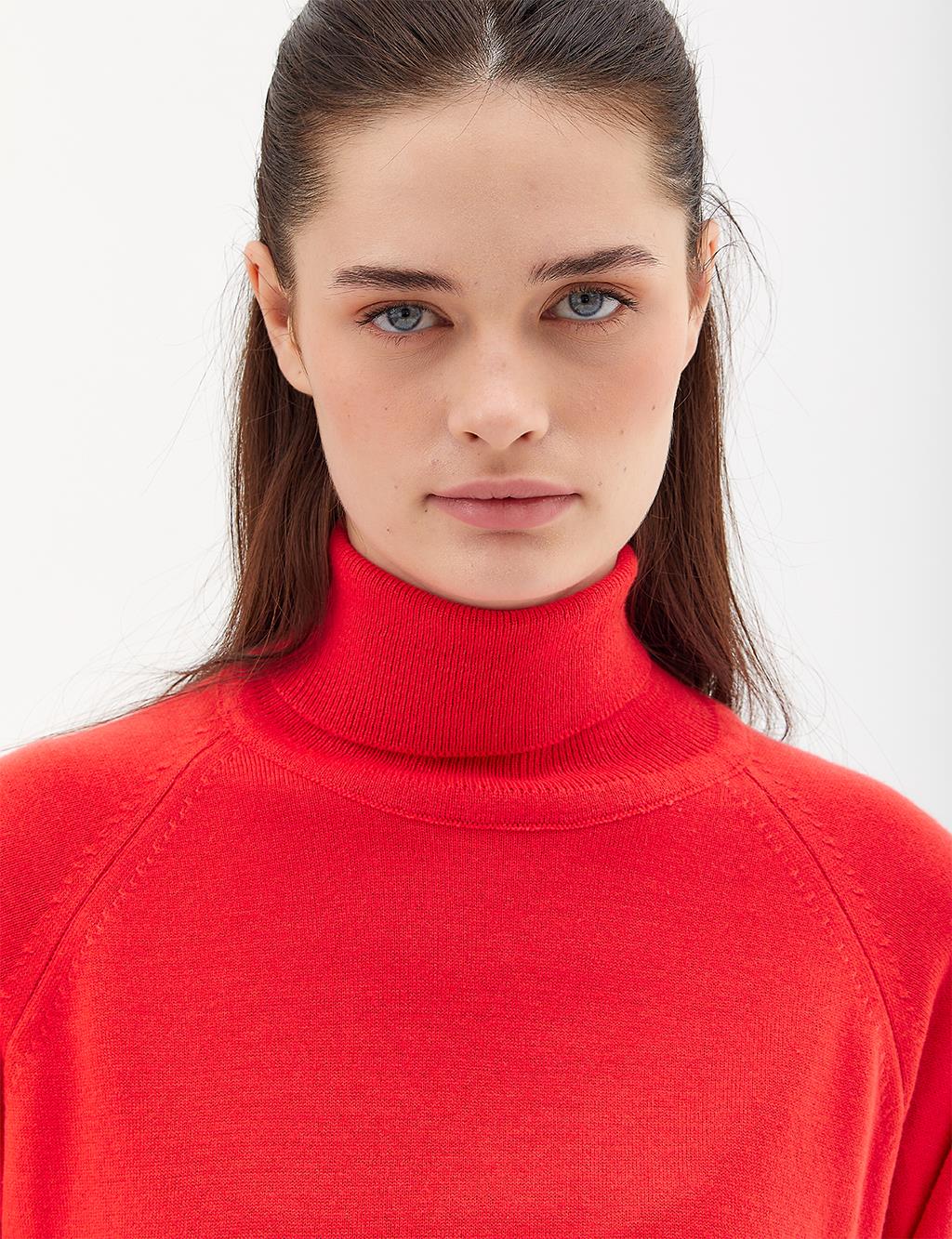 Turtleneck Knit Blouse in Pomegranate Blossom