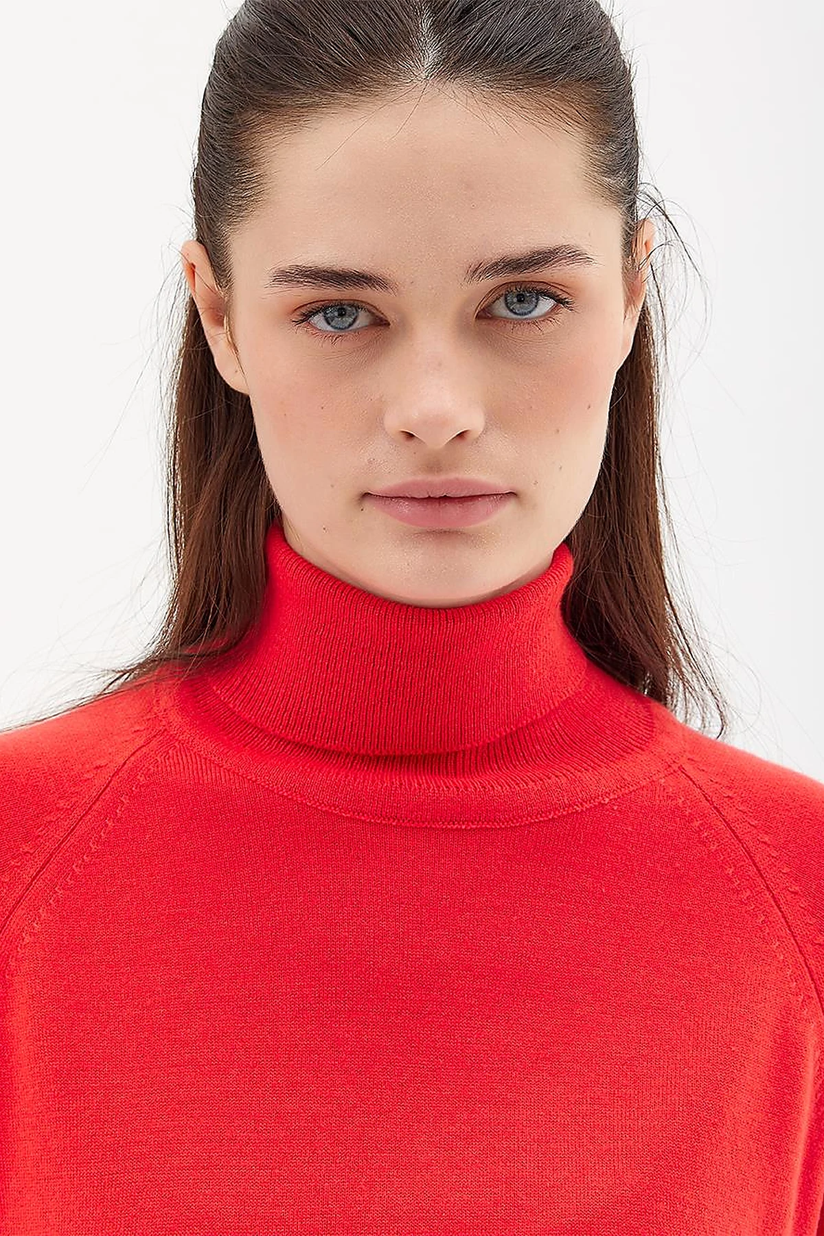 Turtleneck Knit Sweater in Pomegranate Blossom