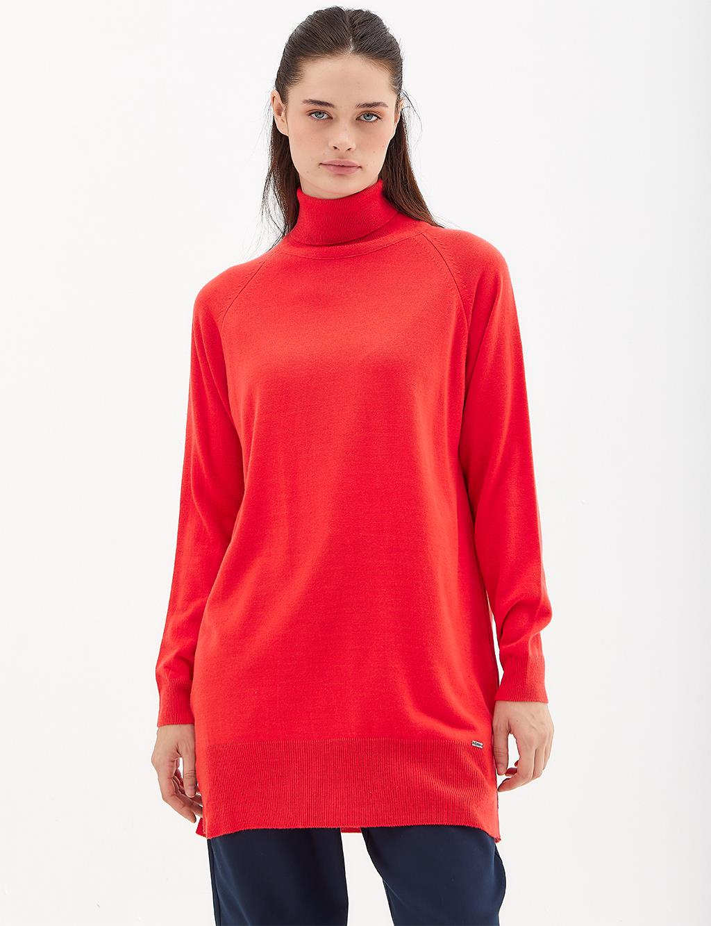 Turtleneck Knit Blouse in Pomegranate Blossom