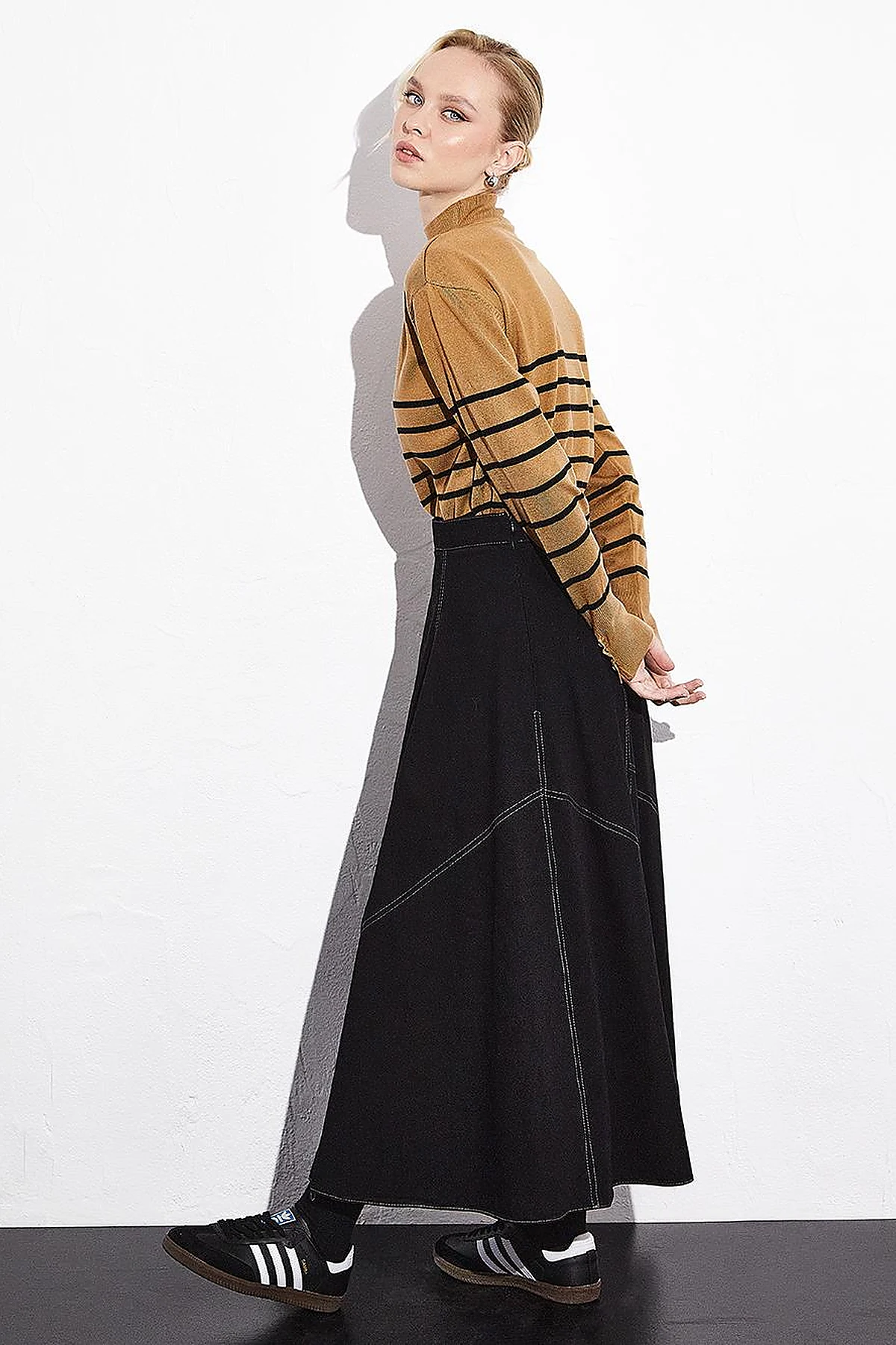Turtleneck Striped Knitwear Sweater Beige Black
