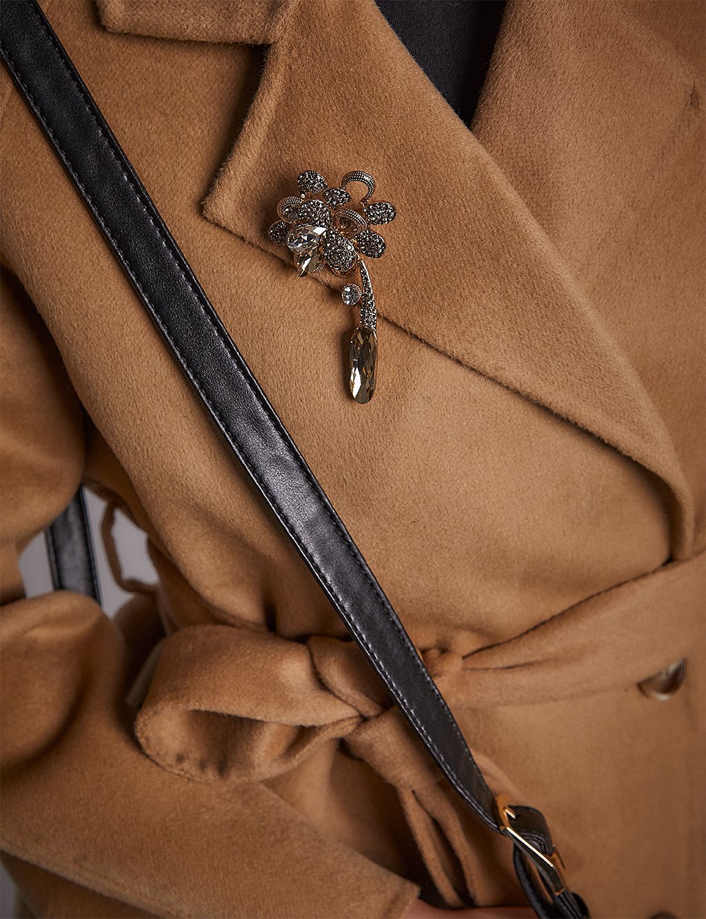 Flower Figured Stone Brooch Beige