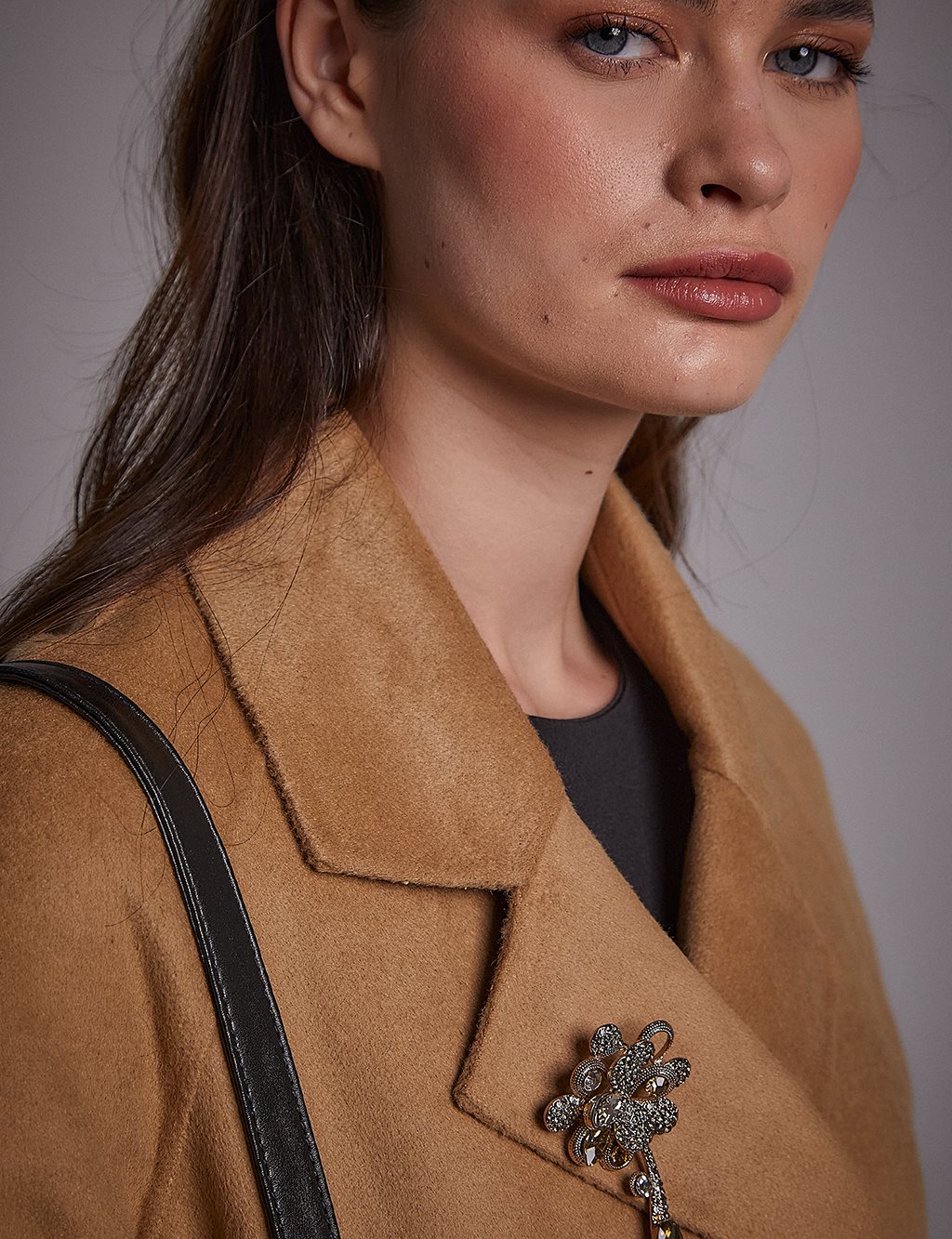 Flower Figured Stone Brooch Beige