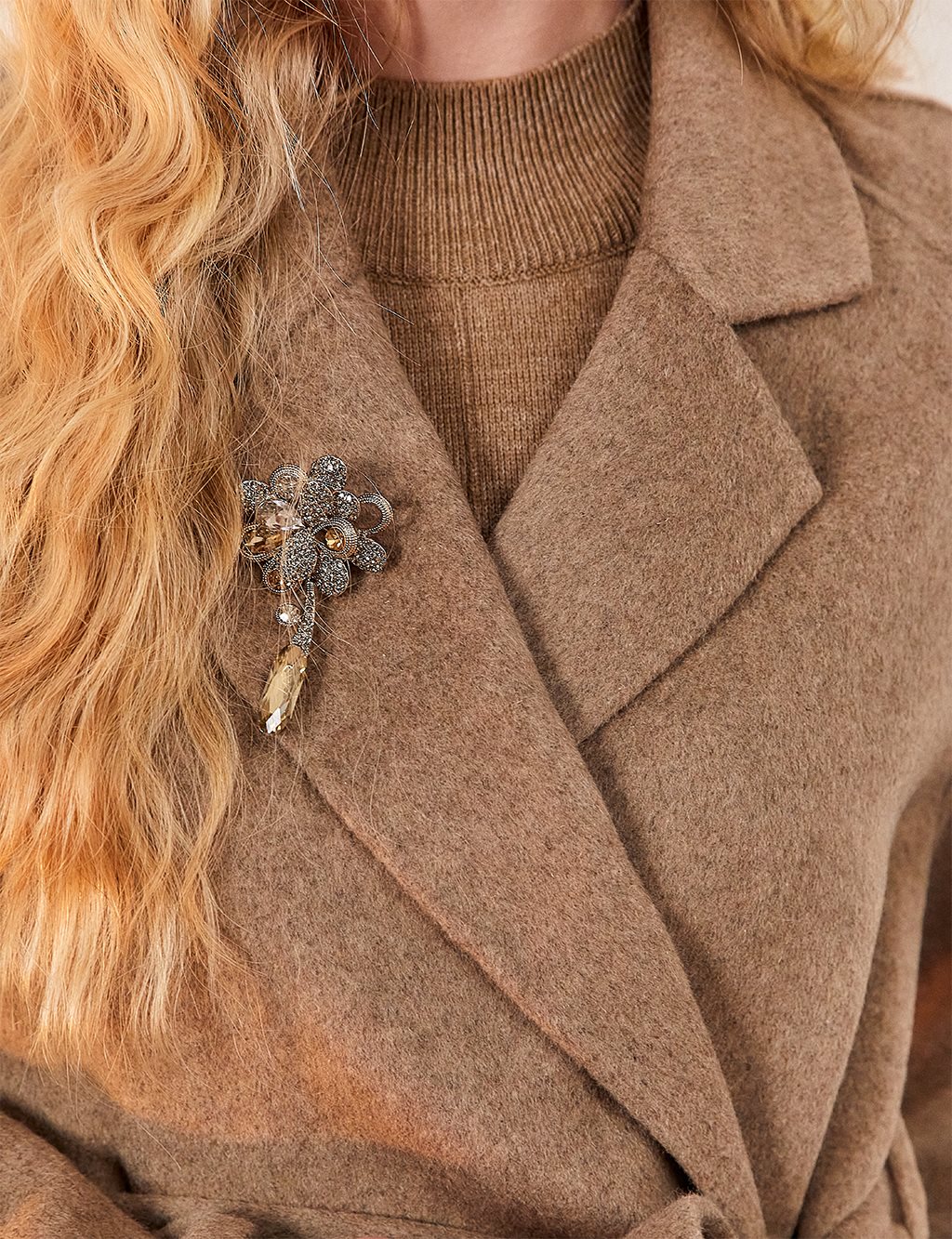Flower Figured Stone Brooch Beige