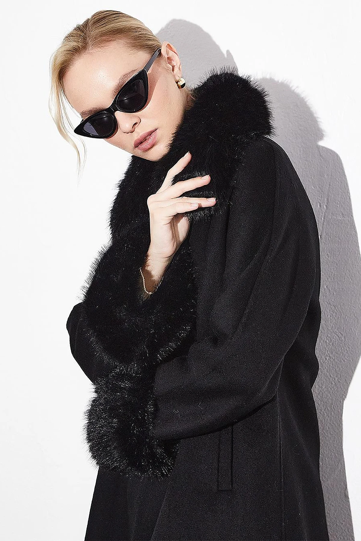 Premium Fur-Trimmed Coat Black