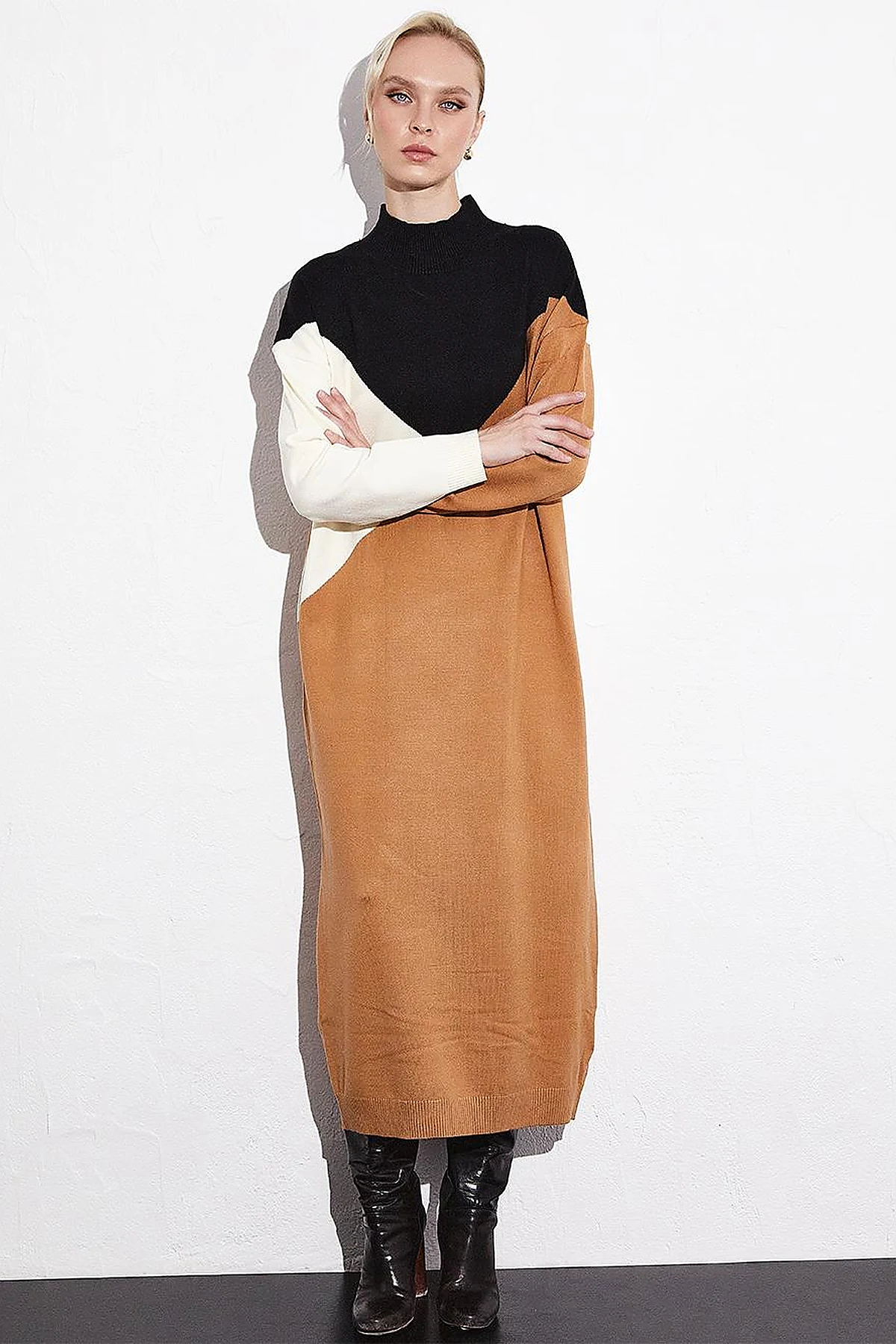 Exclusive Fisherman's Collar Colorful Knit Dress Beige