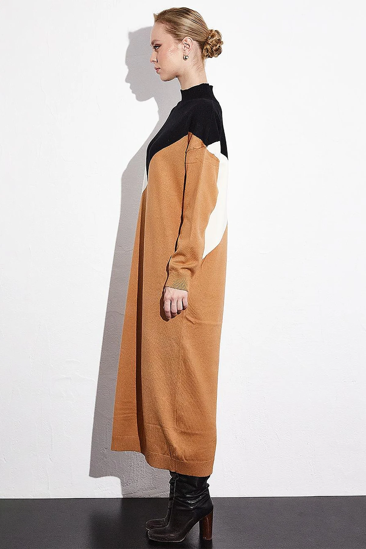 Exclusive Fisherman's Collar Colorful Knit Dress Beige