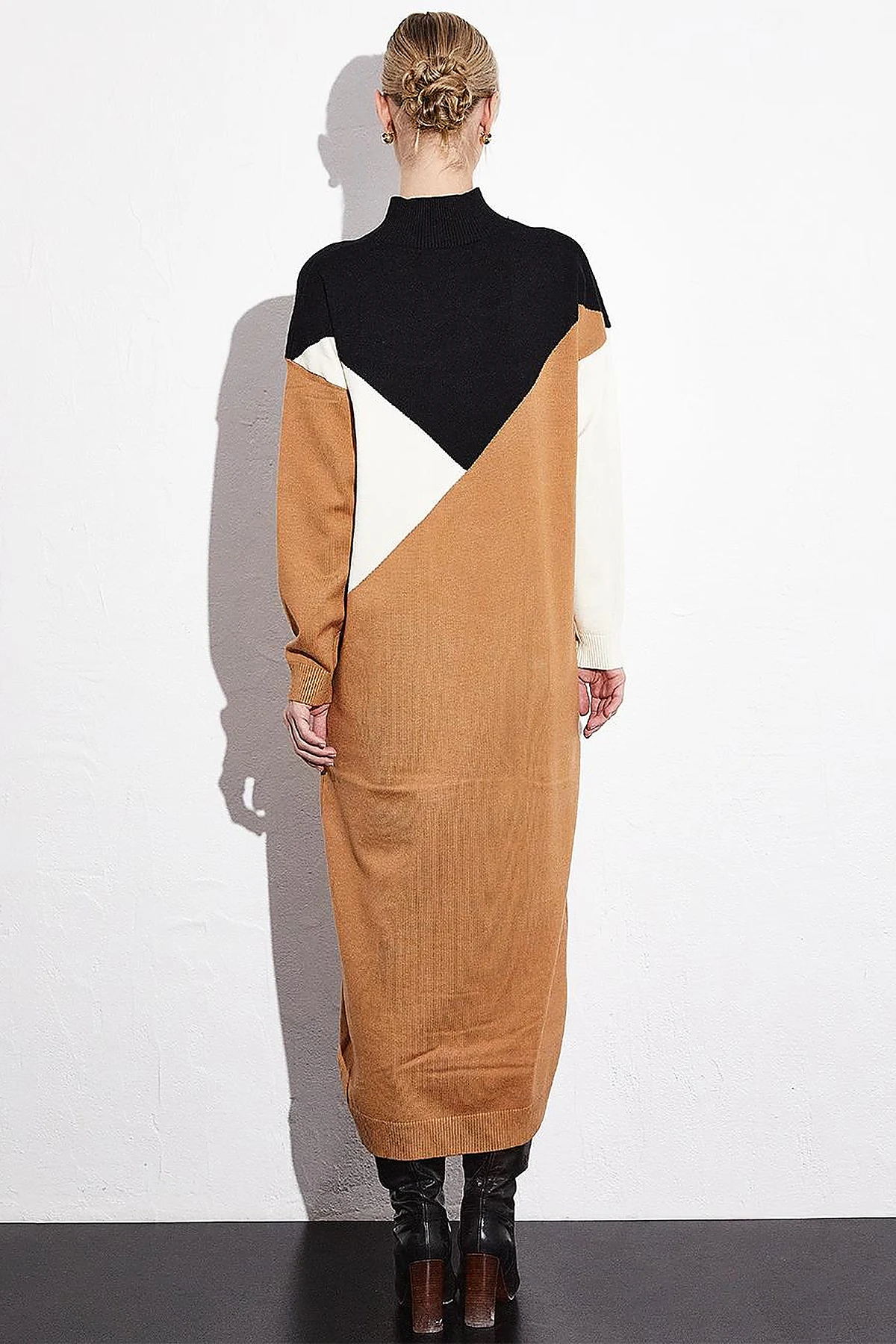 Exclusive Fisherman's Collar Colorful Knit Dress Beige