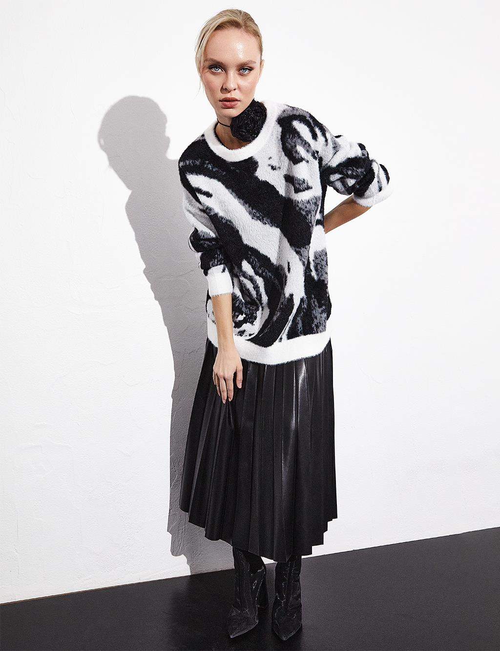 Exclusive Abstract Pattern Plush Knit Tunic Black Optical White