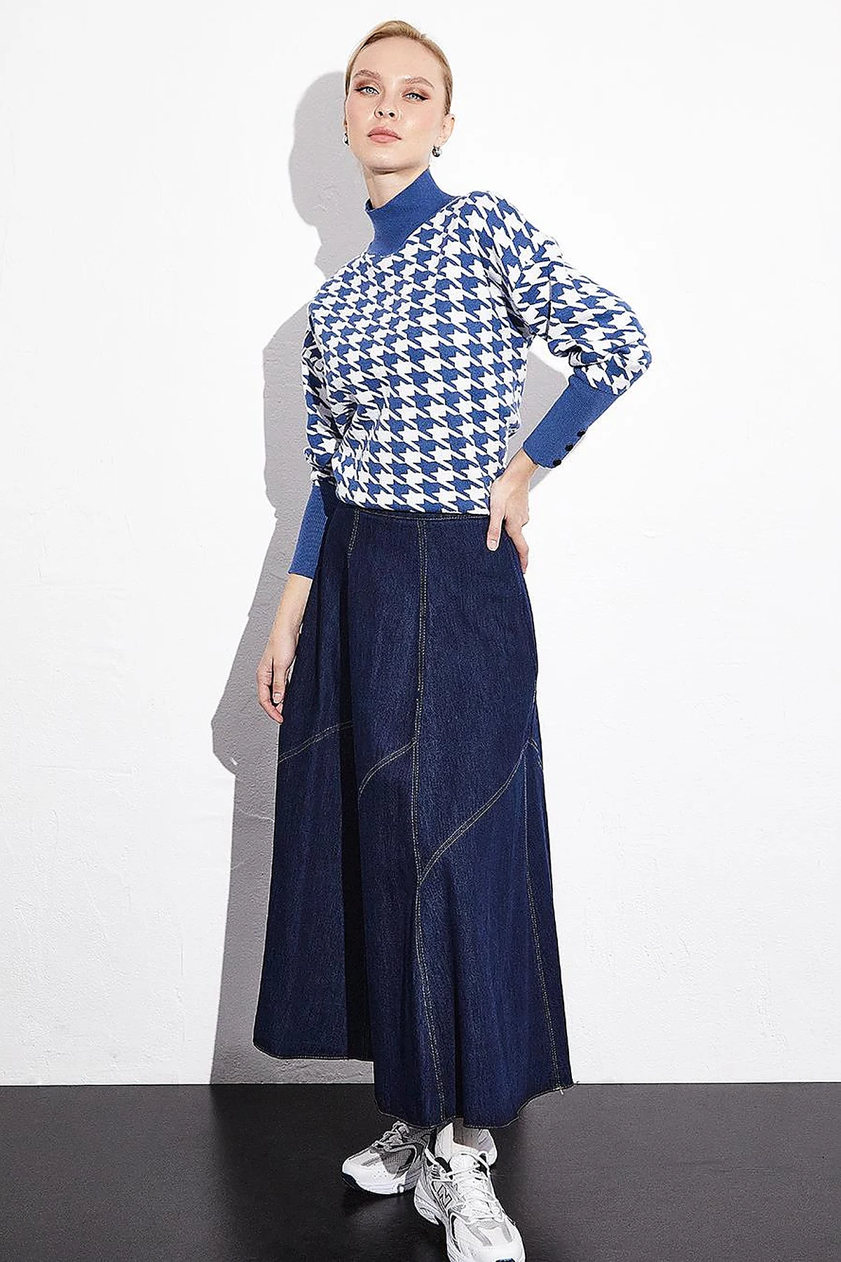 Piece Stitched Flared Denim Skirt Indigo