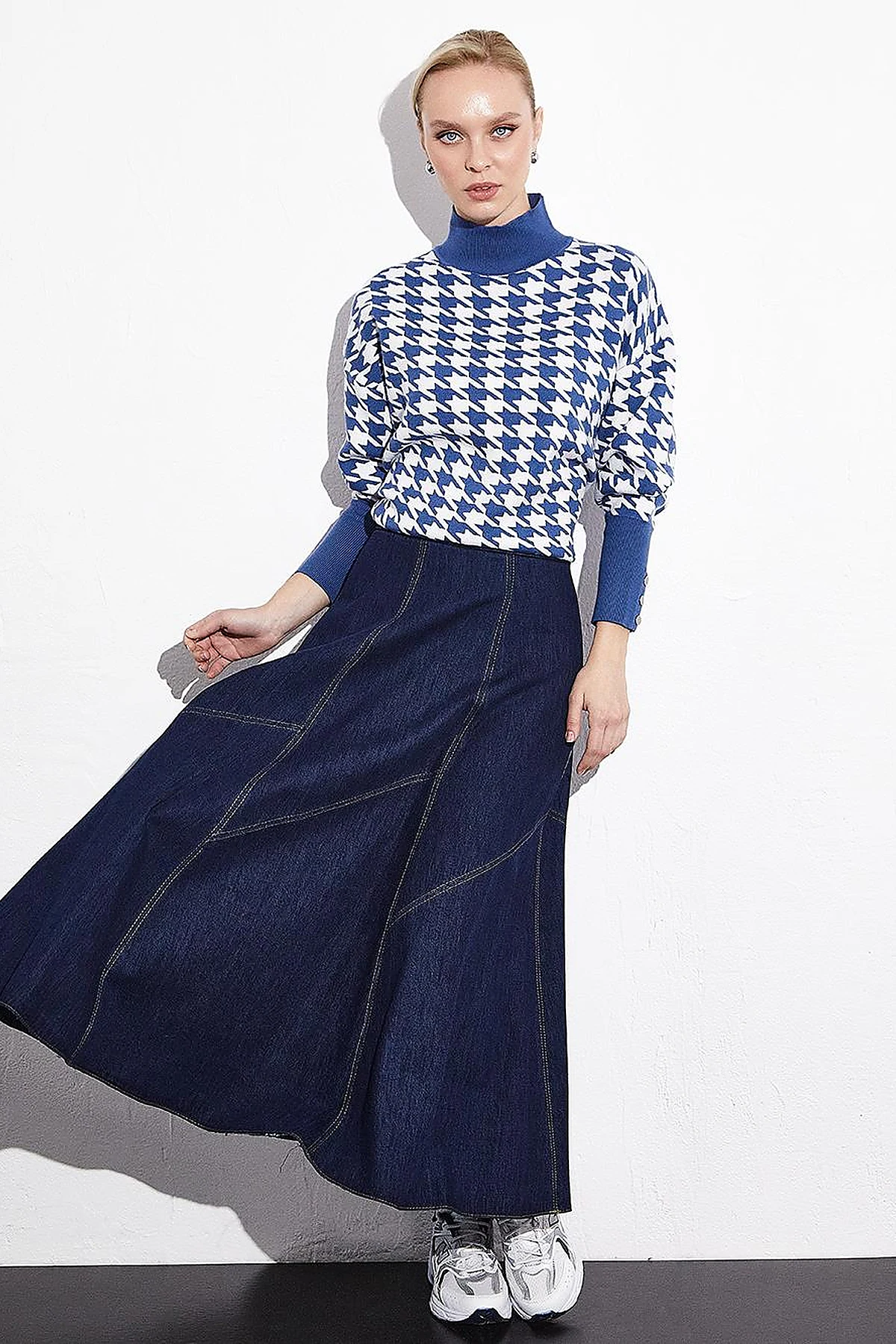 Piece Stitched Flared Denim Skirt Indigo