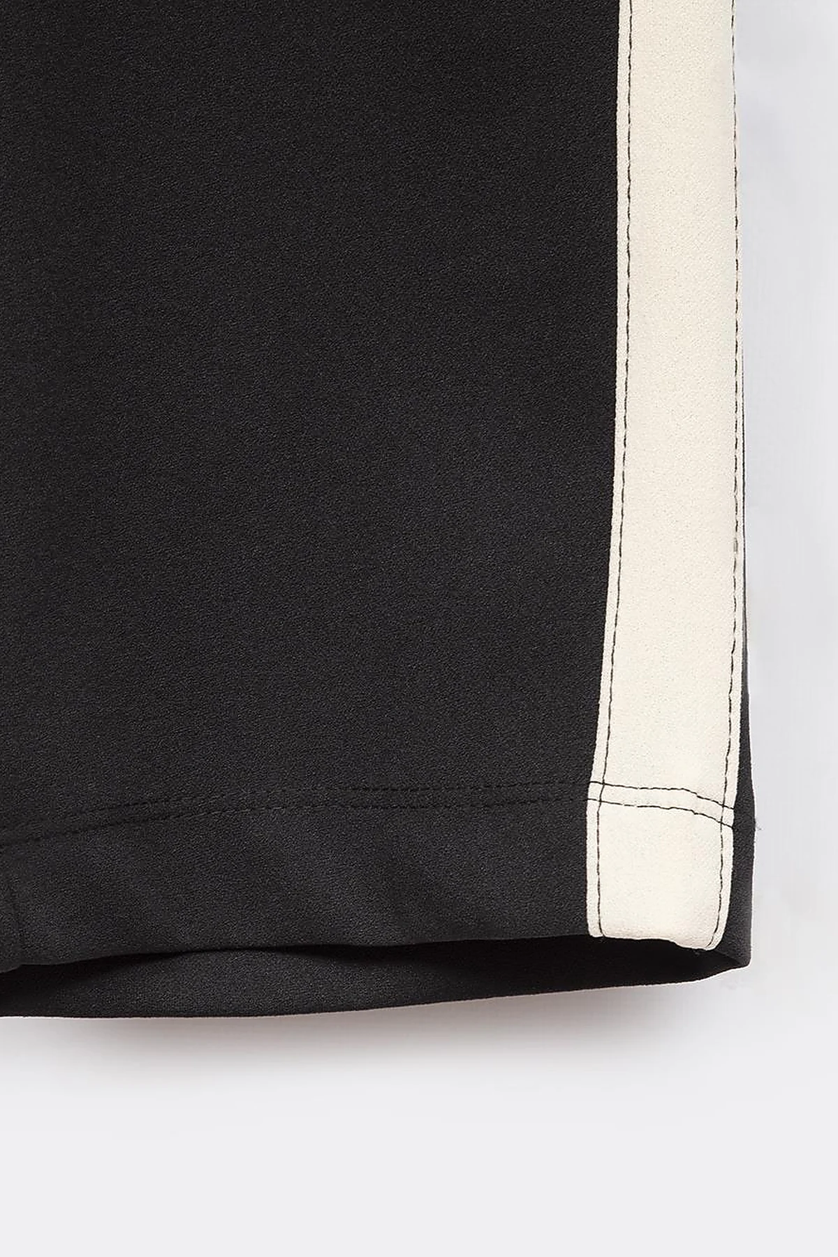 Beli Lastikli Yandan Şerit Detaylı Pantolon Siyah