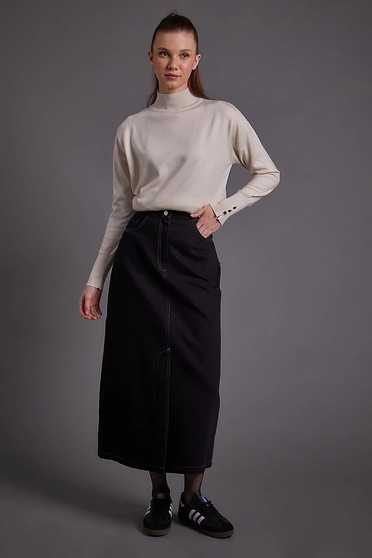 Closed Slit Denim Skirt Black