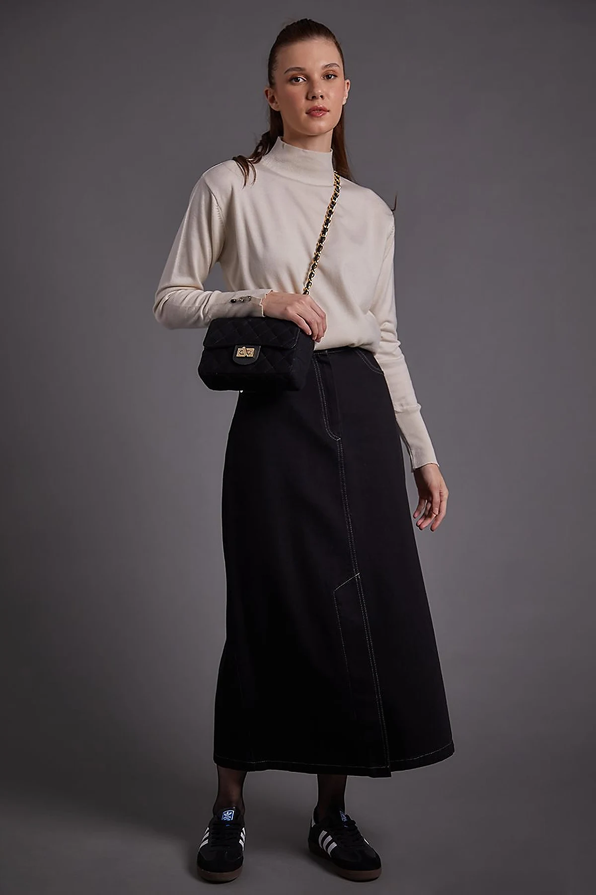 Closed Slit Denim Skirt Black