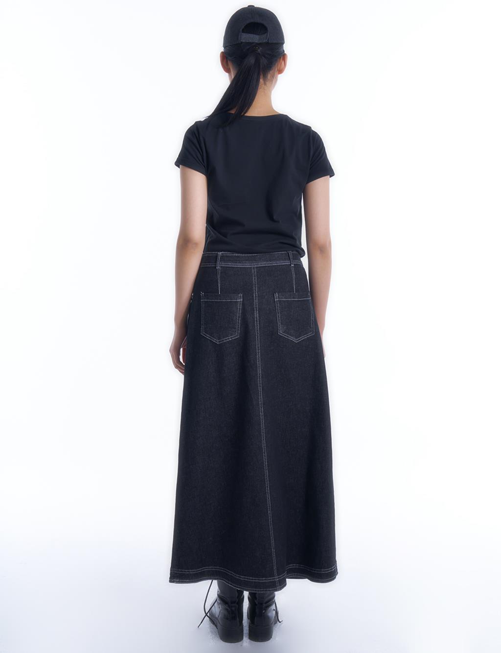  Pocket-Detailed Denim Skirt in Black