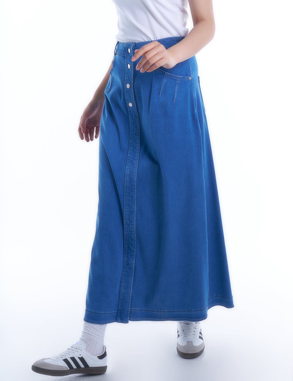  Pocket-Detailed Denim Skirt in Indigo