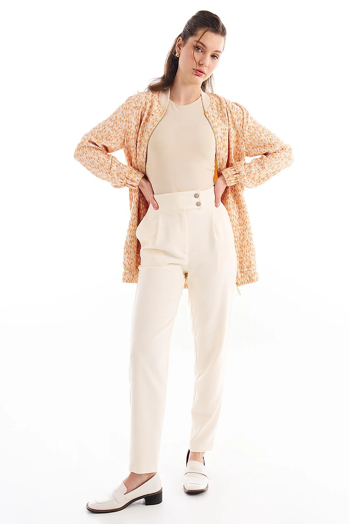 Double Button Carrot Pants Ecru