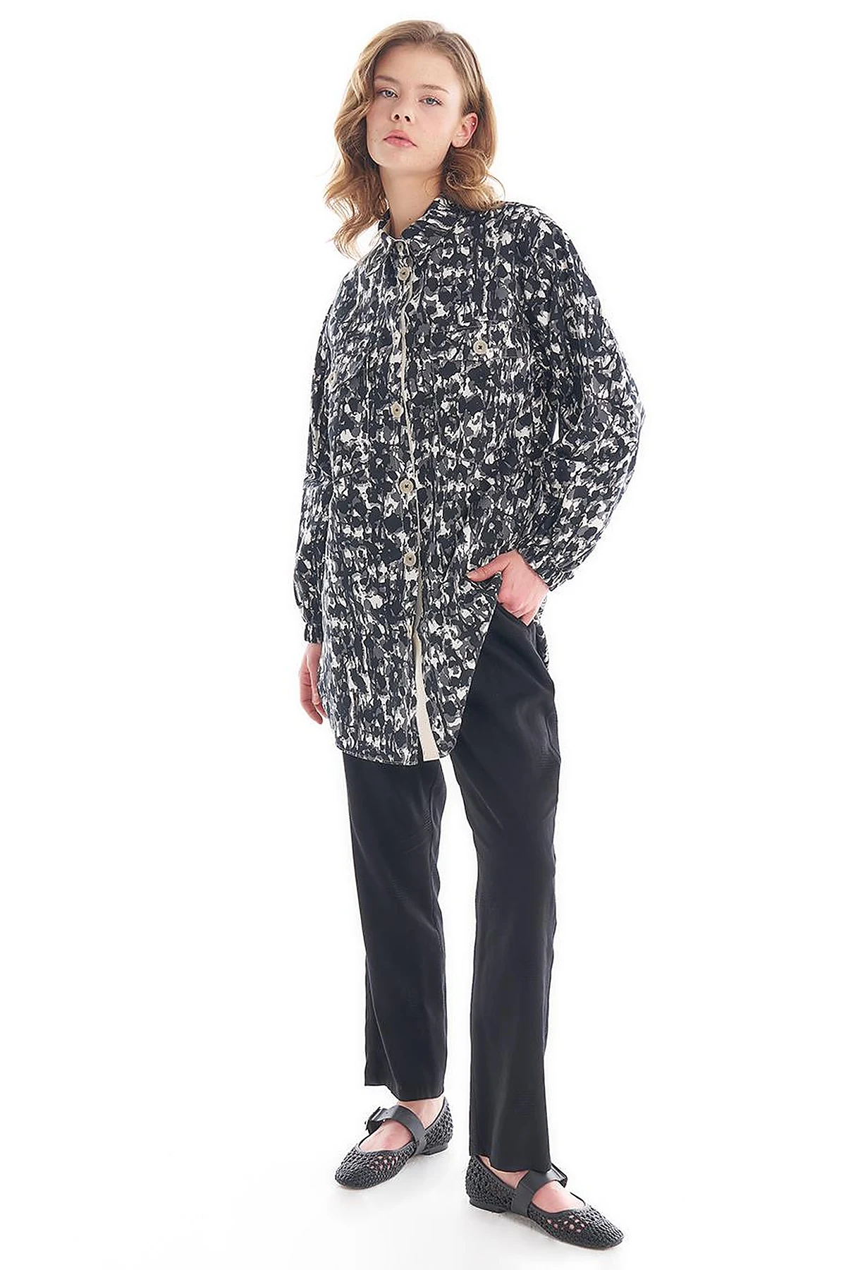 Tunic with Pocket Detail and Garnish in Black-Grey