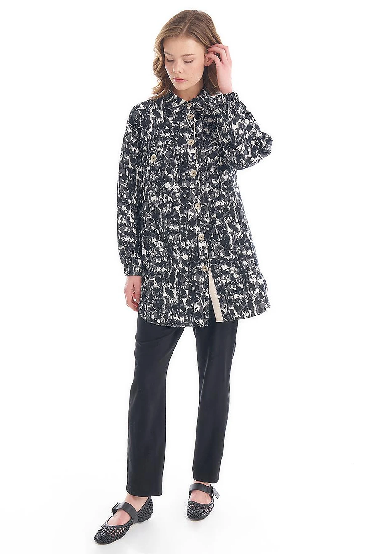 Tunic with Pocket Detail and Garnish in Black-Grey