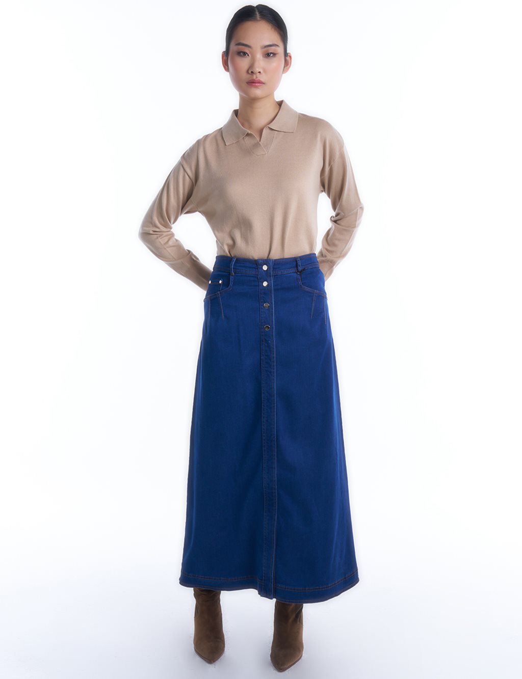  Pocket-Detailed Denim Skirt in Navy Blue