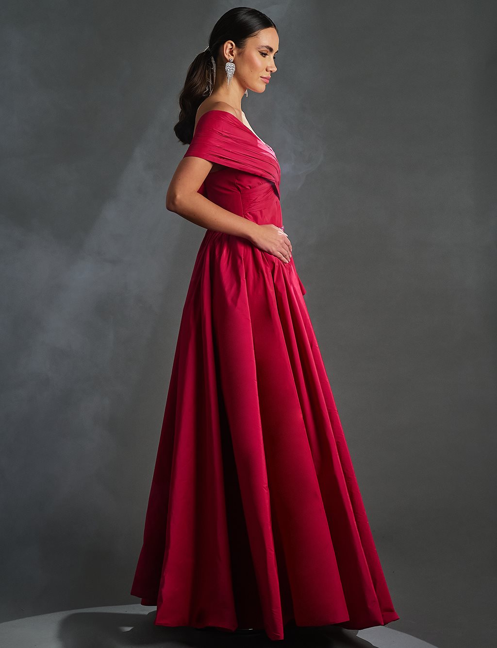 Düşük Omuz Taş İşlemeli Abiye Fuşya