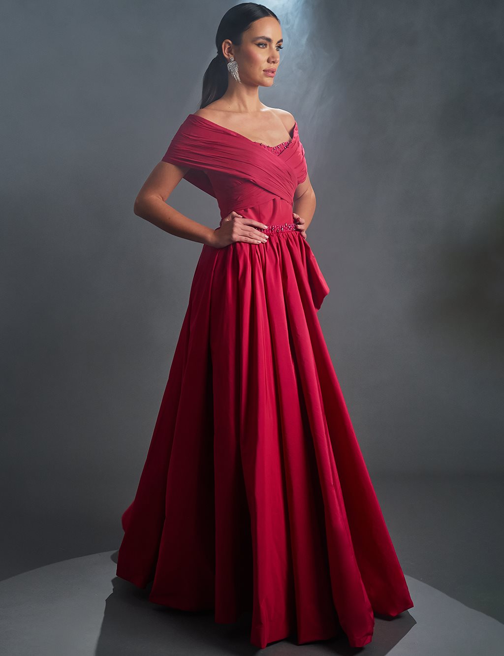 Düşük Omuz Taş İşlemeli Abiye Fuşya