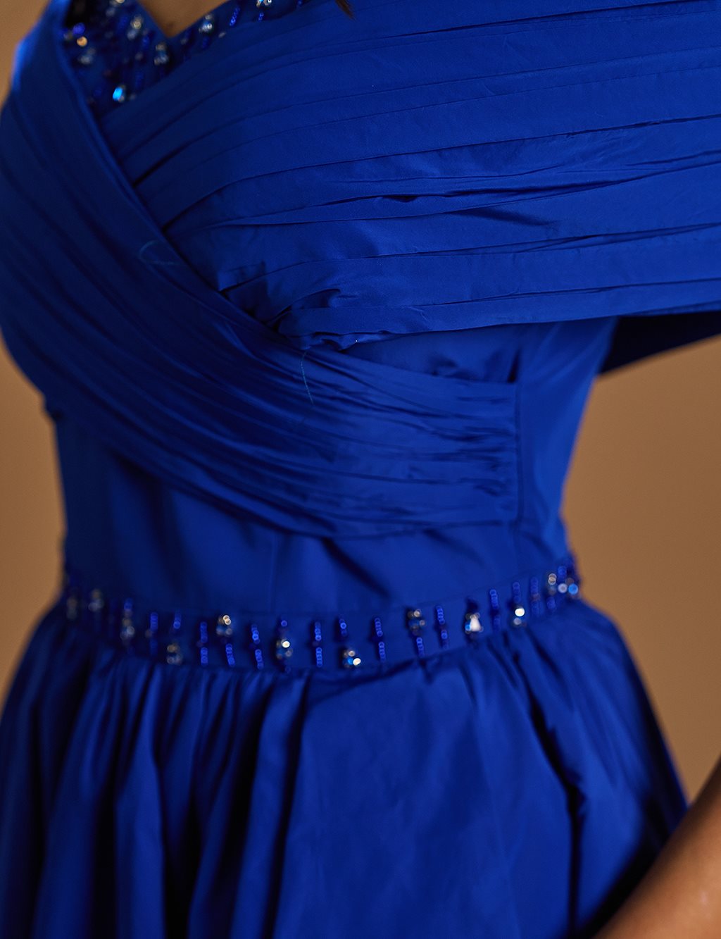 Düşük Omuz Taş İşlemeli Abiye Parlament