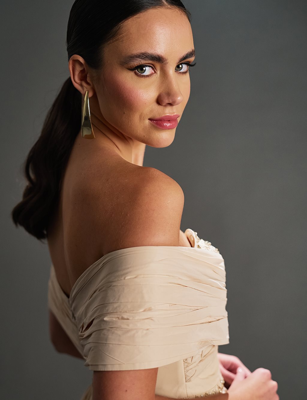 Düşük Omuz Taş İşlemeli Abiye Kum Beji