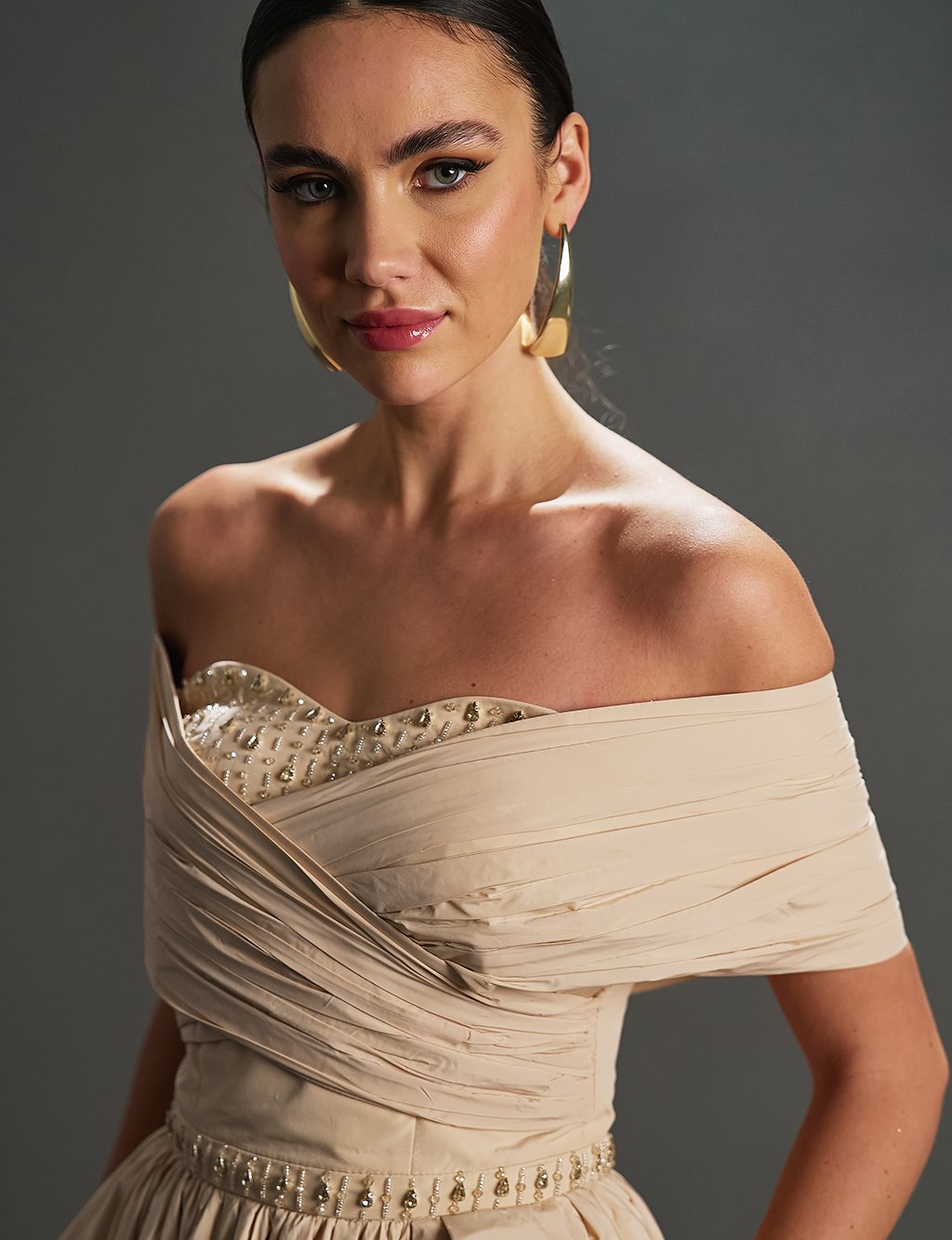 Düşük Omuz Taş İşlemeli Abiye Kum Beji