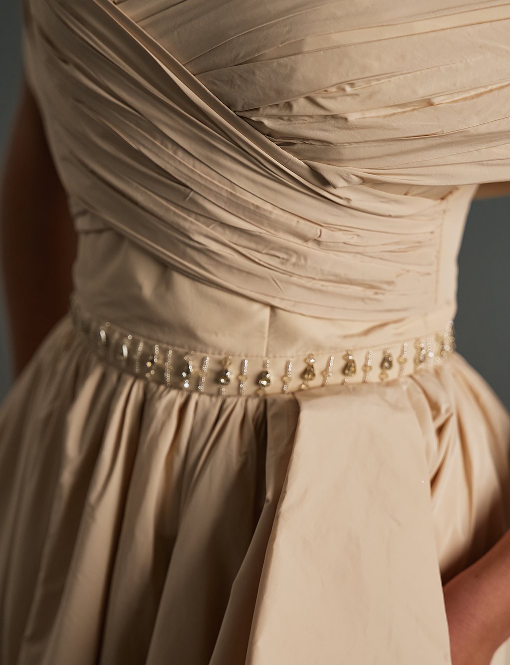 Düşük Omuz Taş İşlemeli Abiye Kum Beji