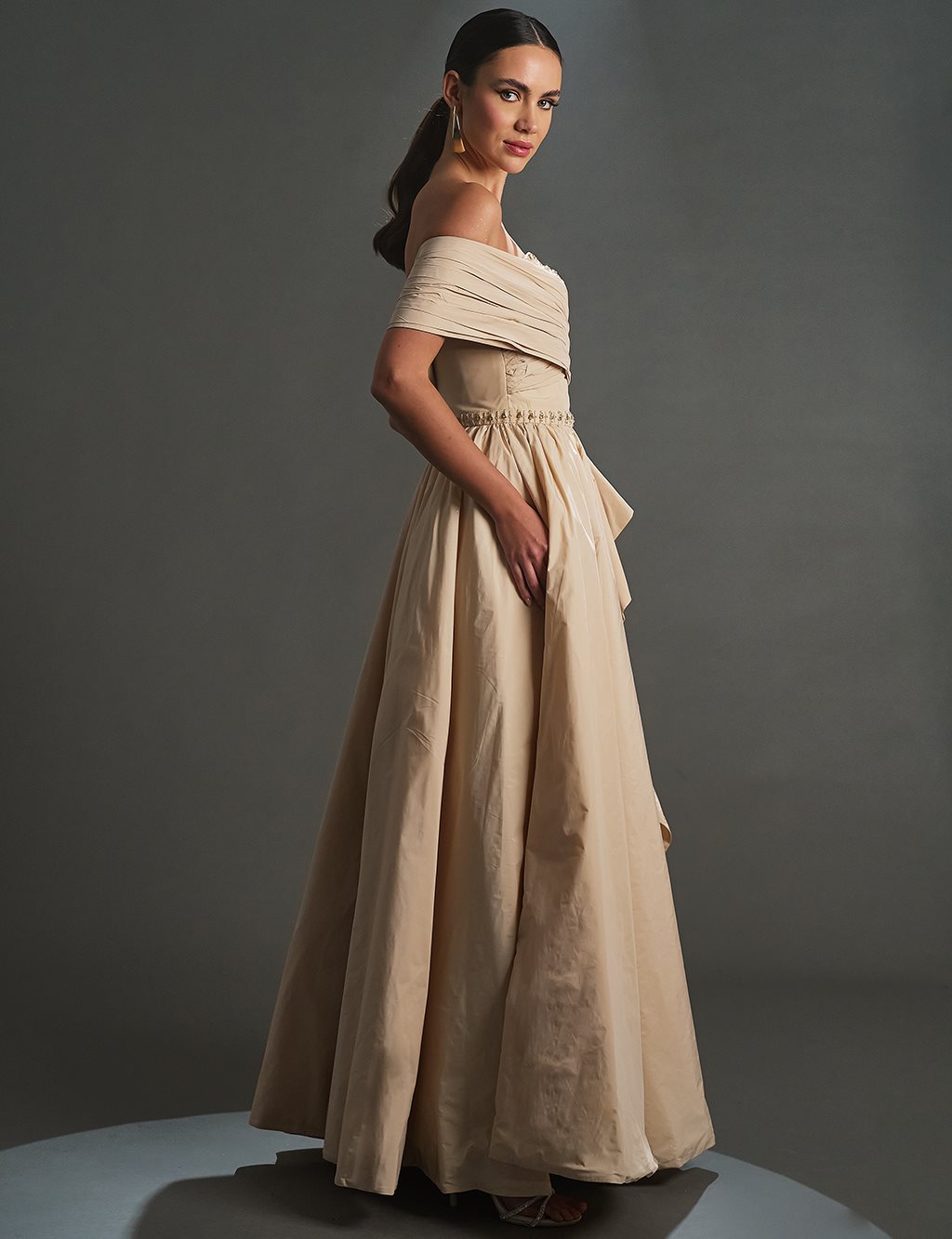 Düşük Omuz Taş İşlemeli Abiye Kum Beji