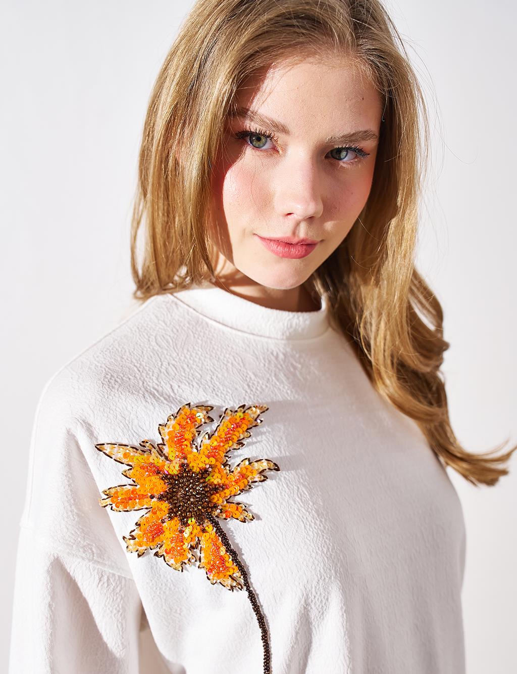 Floral Appliqued Textured Sweatshirt Ecru