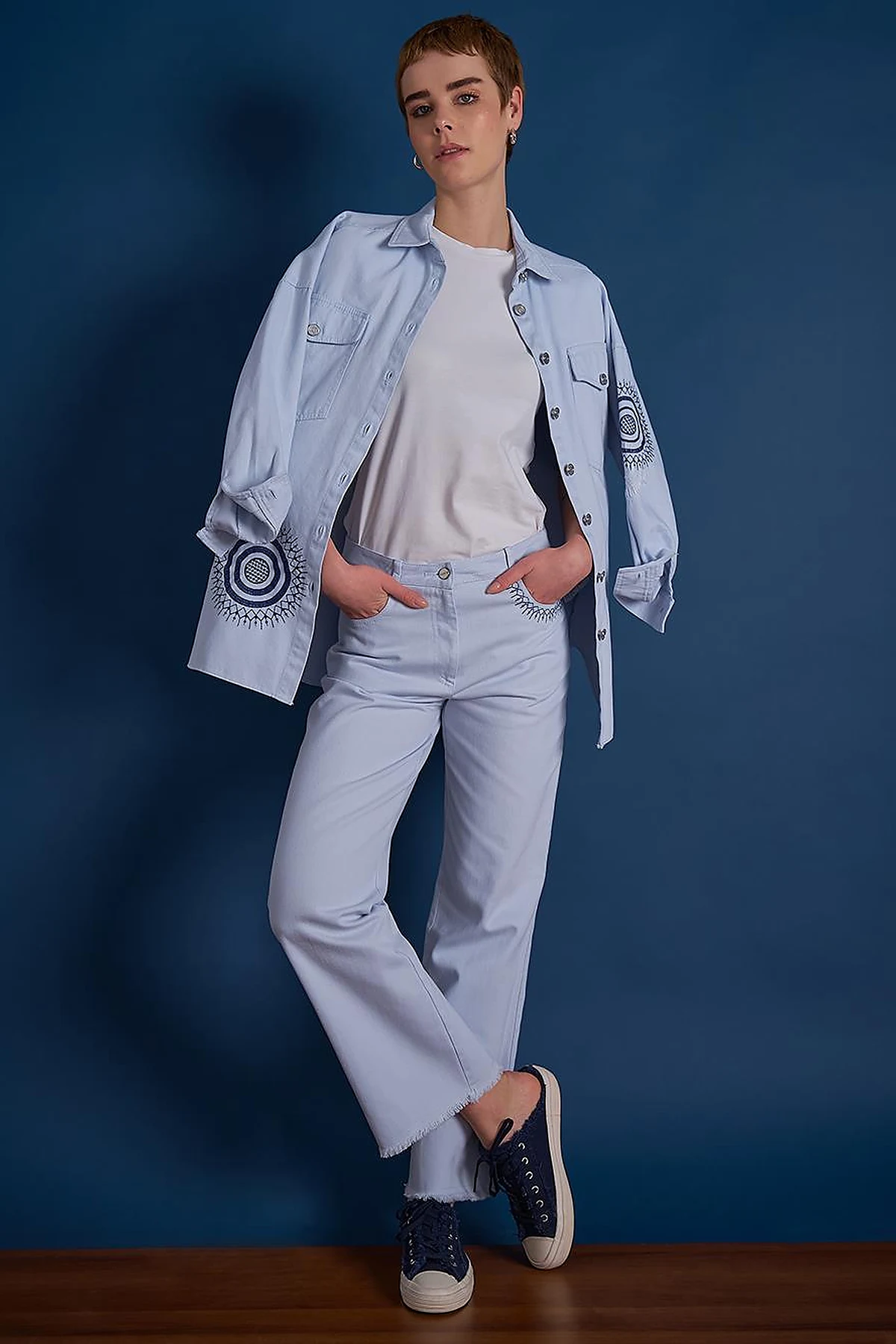 Paçası Püsküllü Nakış İşlemeli Denim Pantolon Mavi
