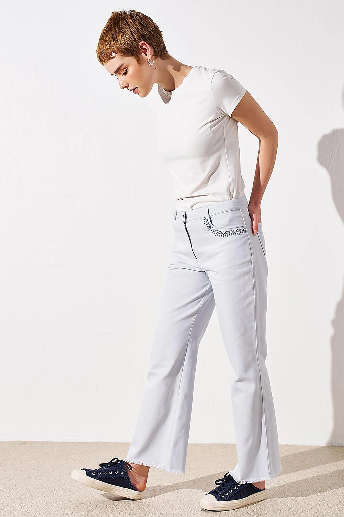Paçası Püsküllü Nakış İşlemeli Denim Pantolon Mavi