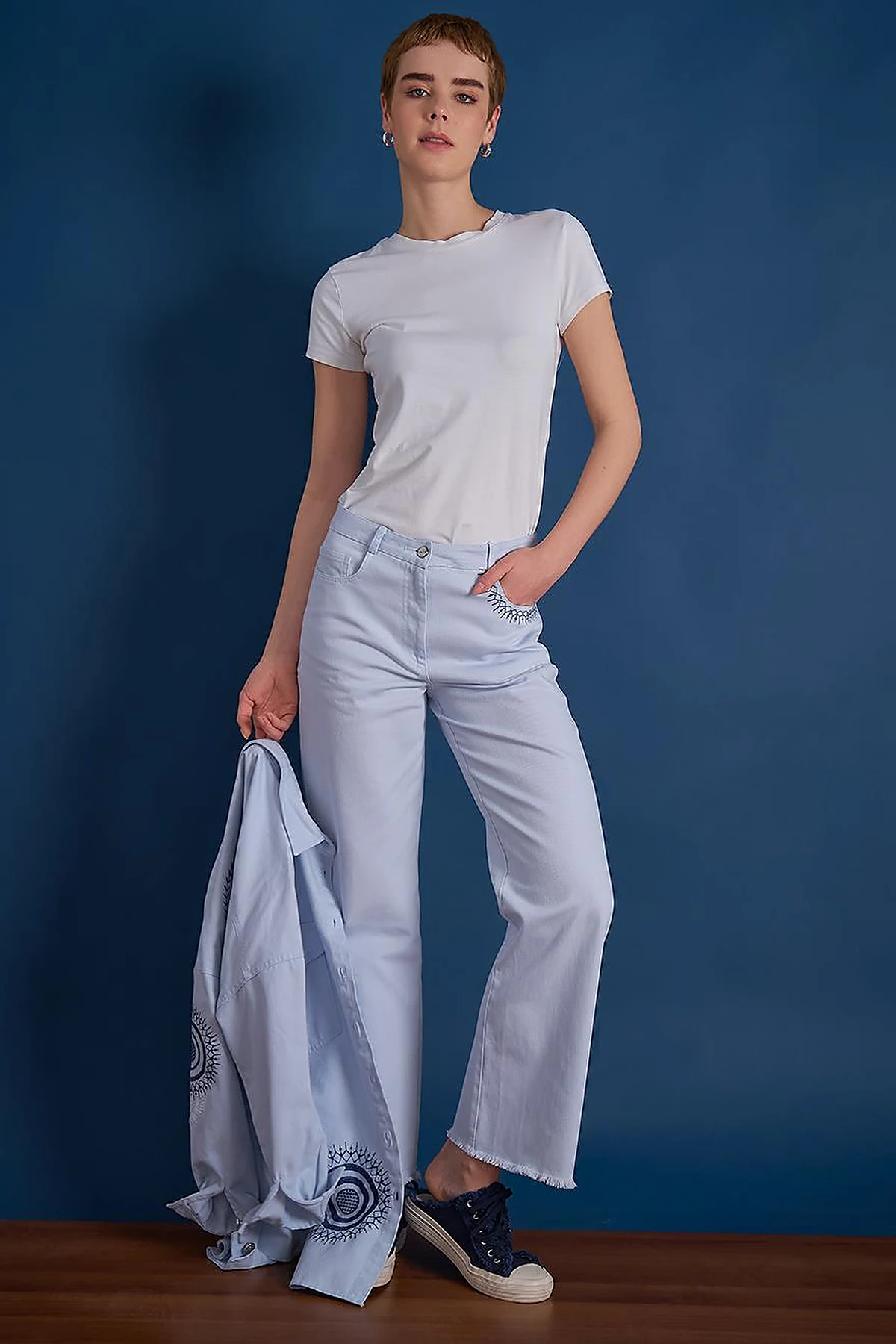 Paçası Püsküllü Nakış İşlemeli Denim Pantolon Mavi